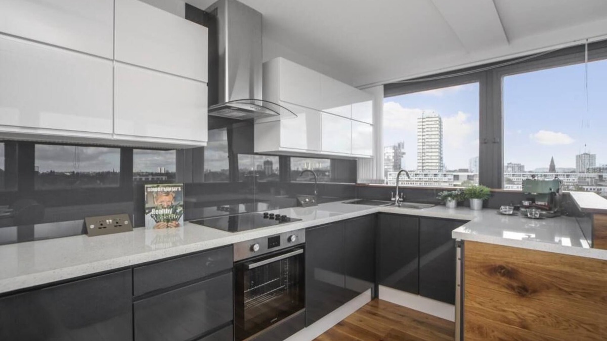 Latchmere Apartment | Incredible 3BR Battersea Flat & Spectacular View