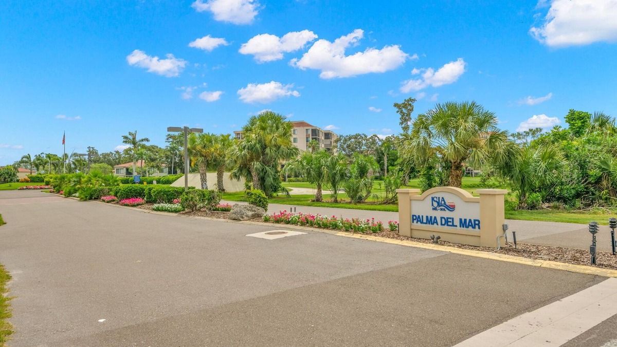 Palma del Mar Condo | Incredible 6th floor penthouse condo with souther water views of Tampa Bay!