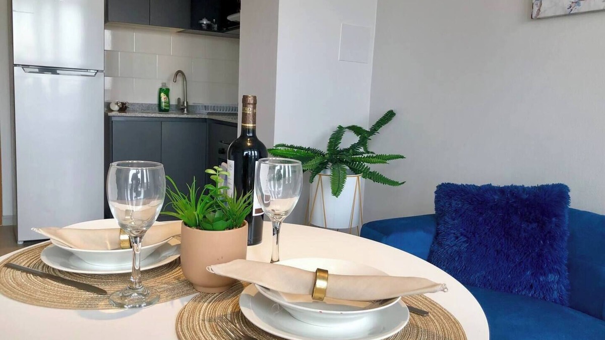 Quinta Normal Apartment | Incredible Apartment in Santiago with Swimming Pool! Ideal for Couples - Yungay 2