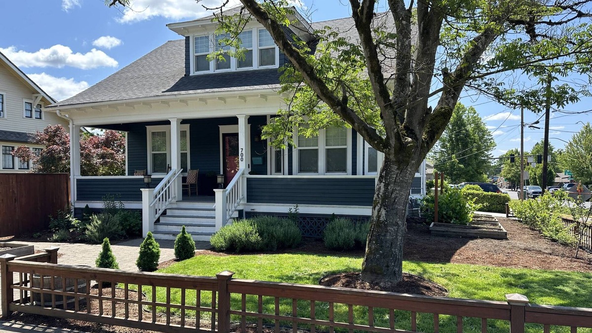 Newberg House | Incredible Central Newberg Location, Dog Friendly, Fully Fenced Yard, Entirely Updated, Next to Park
