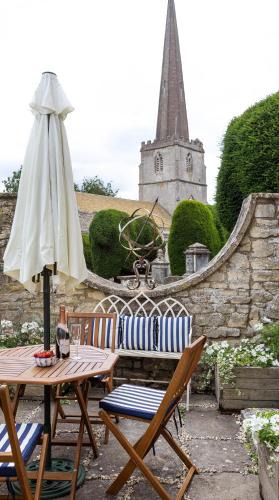 Painswick House | Incredible Church Views from Beautiful Cottage