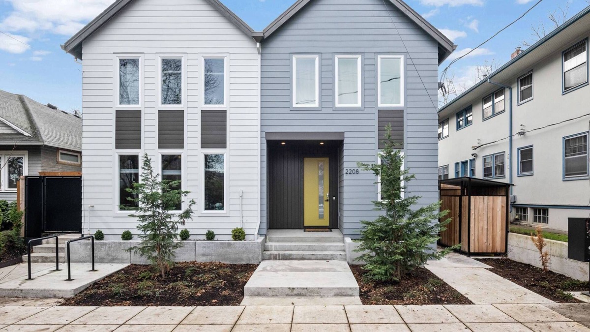 Kerns House | Incredible Kerns Neighborhood Location, New Construction and Furnishing, Walk or Bike to Everything