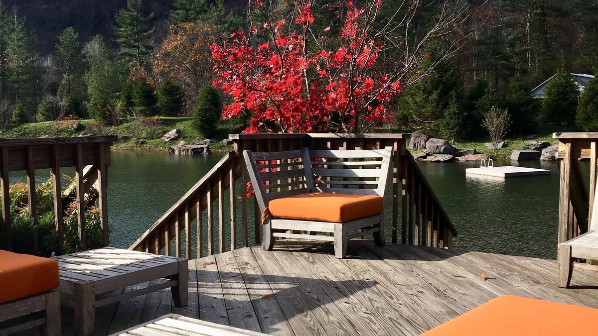 Chichester House | Incredible Lake House with Stunning Mountain Views (swimming lake)