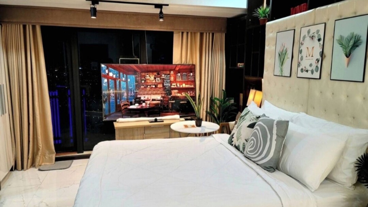Downtown Condo | Incredible Makati Studio Unit/Stunning view &65"TV