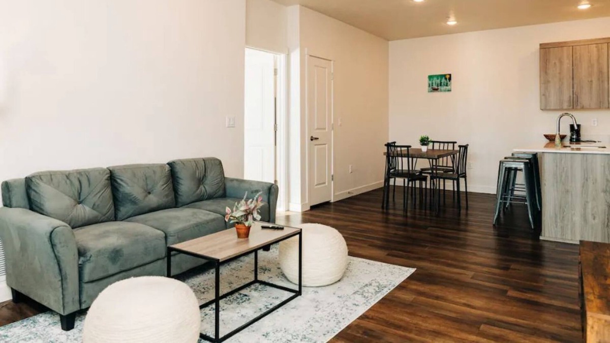 Logan Apartment | Incredible, Modern Apartment in Logan - All Yours