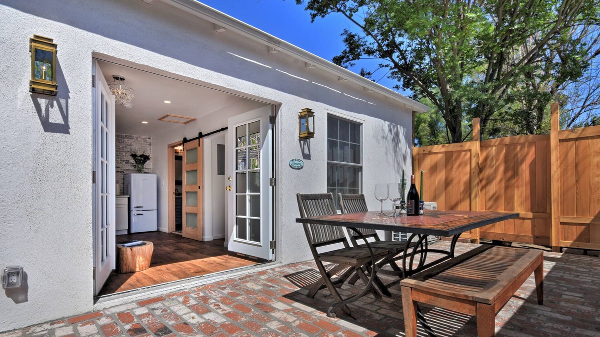 Valley Glen Cottage | Incredible Private Cozy Guesthouse with Gorgeous Private Patio