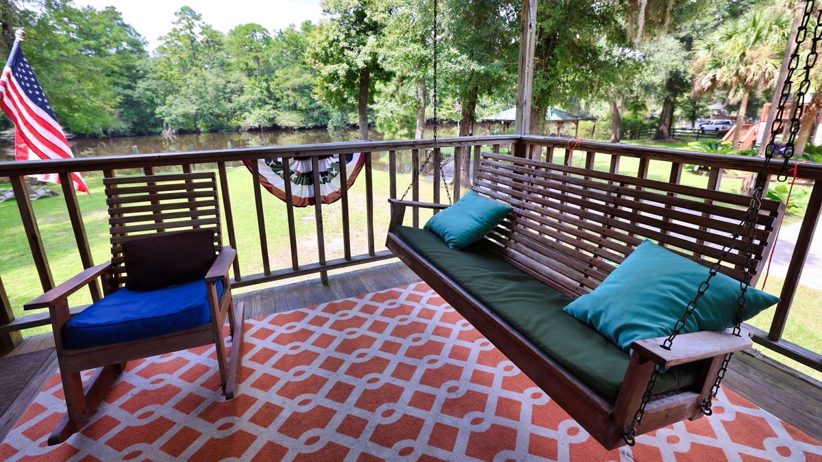 Ridgeville House | Incredible Riverfront Home + boat ramp + swimming