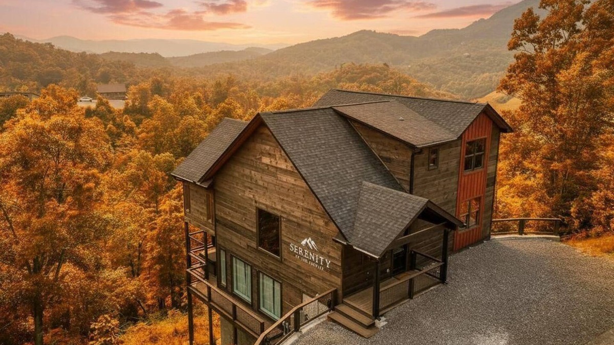 Wears Valley Cabin | Incredible Sunsets | Heated Pool | Designed 4 FUN