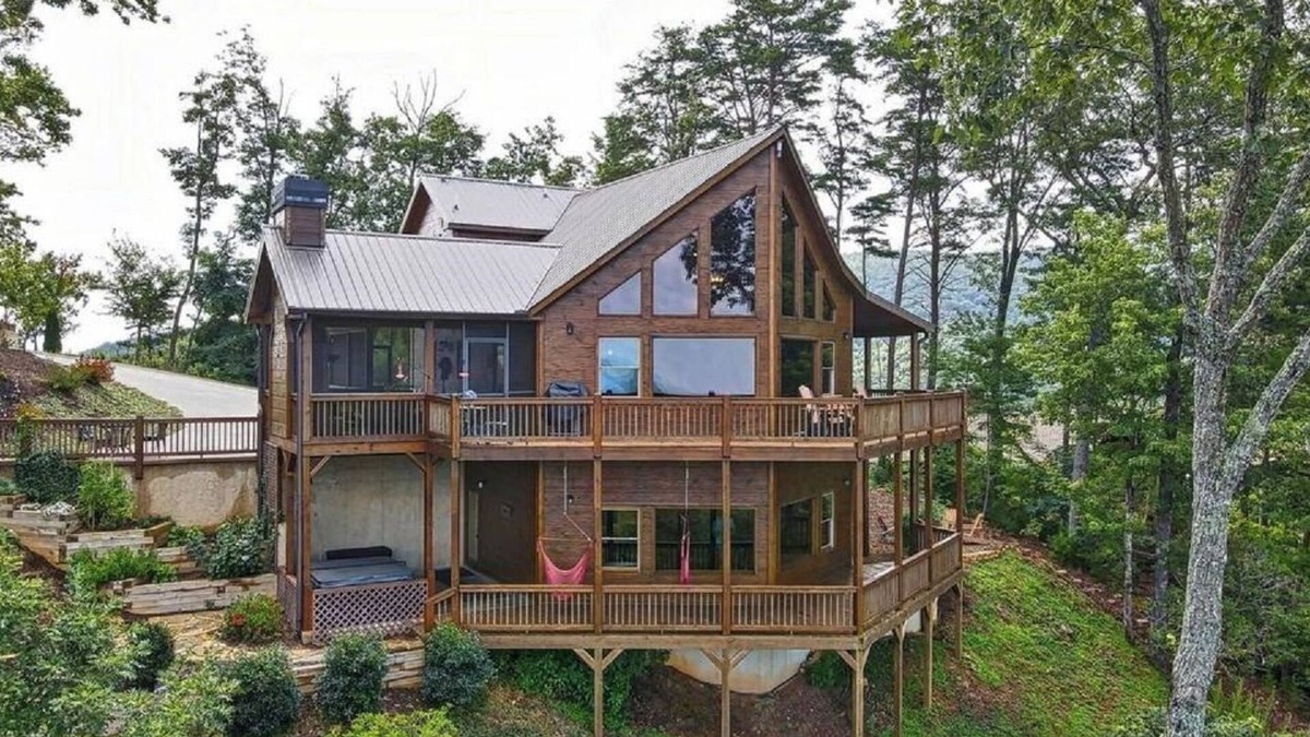 Blue Ridge Cabin | Incredible Views/10 Min to DT Blue Ridge/3 King Size Bedroom Cabin/Hot Tub