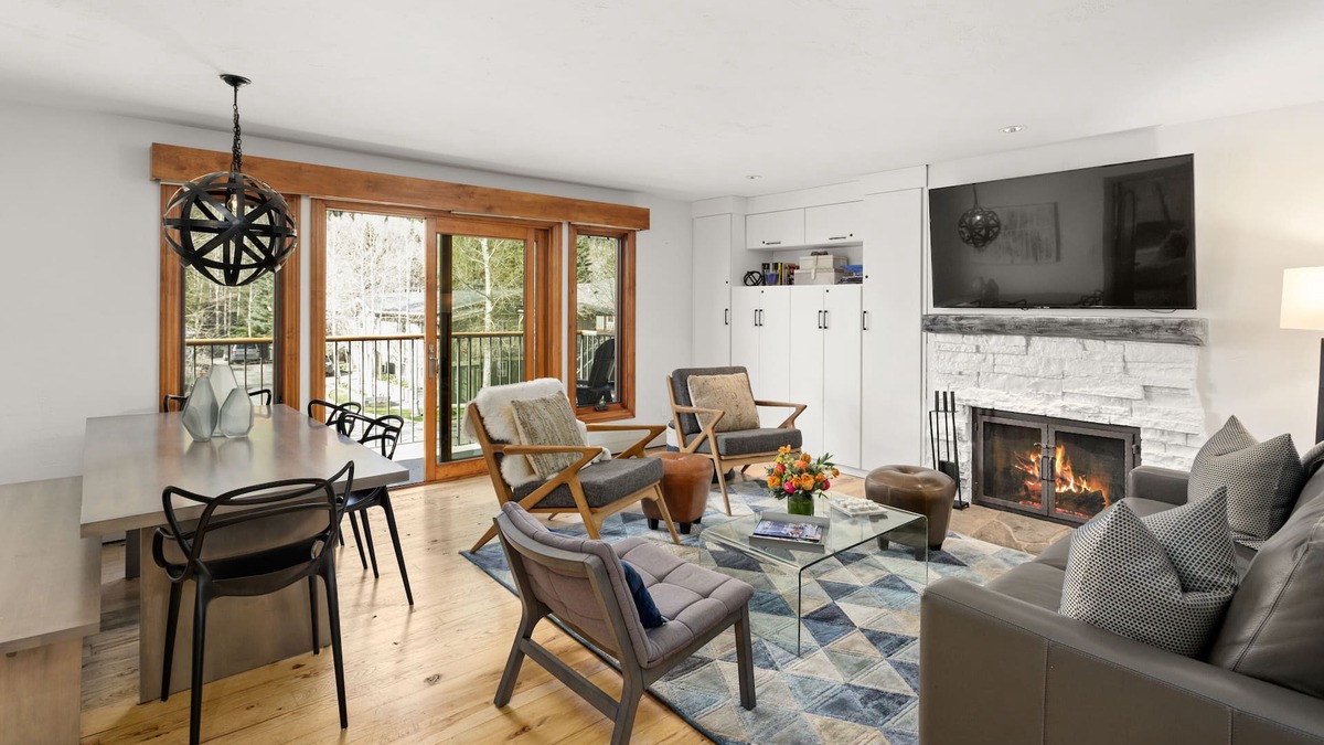 Aspen Condo | Incredible views in open 2 bedroom condo in Aspen Core! Walk to Gondola.