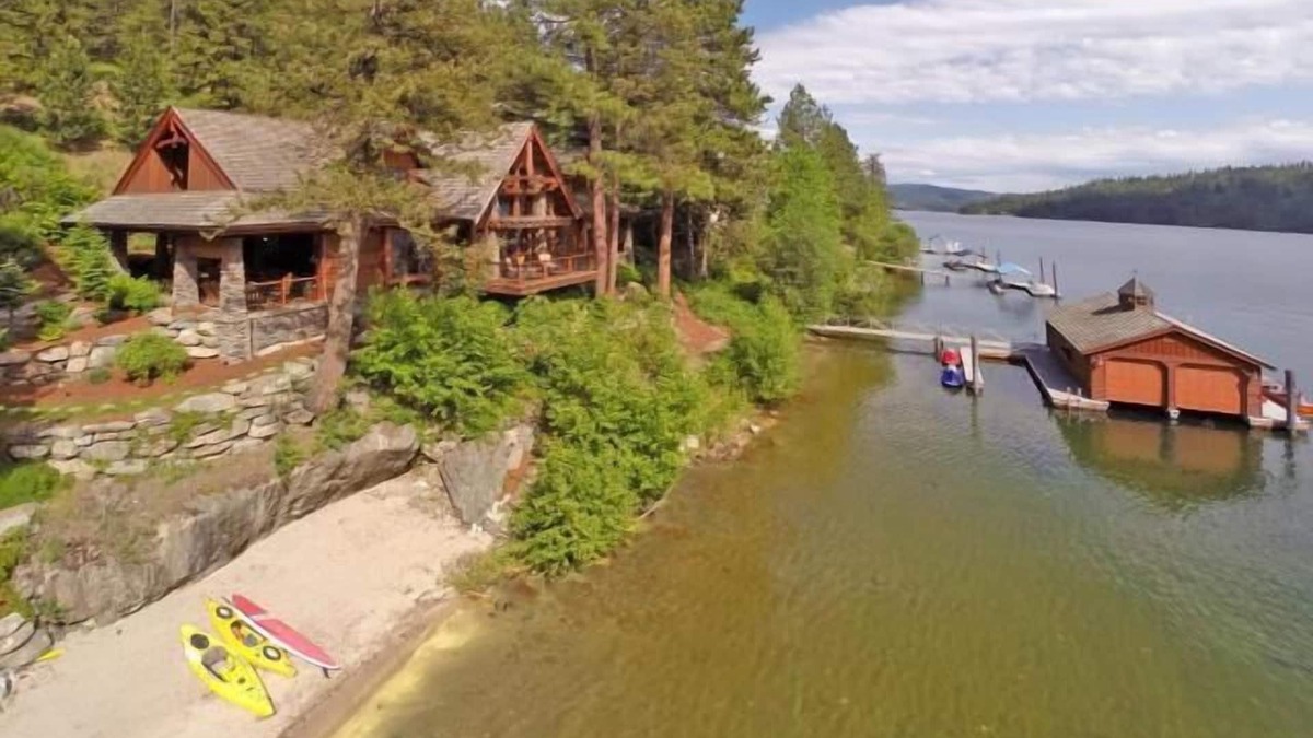 Coeur d'Alene Cabin | Incredible Waterfront Lodge for 20 on Lake Coeur d'Alene