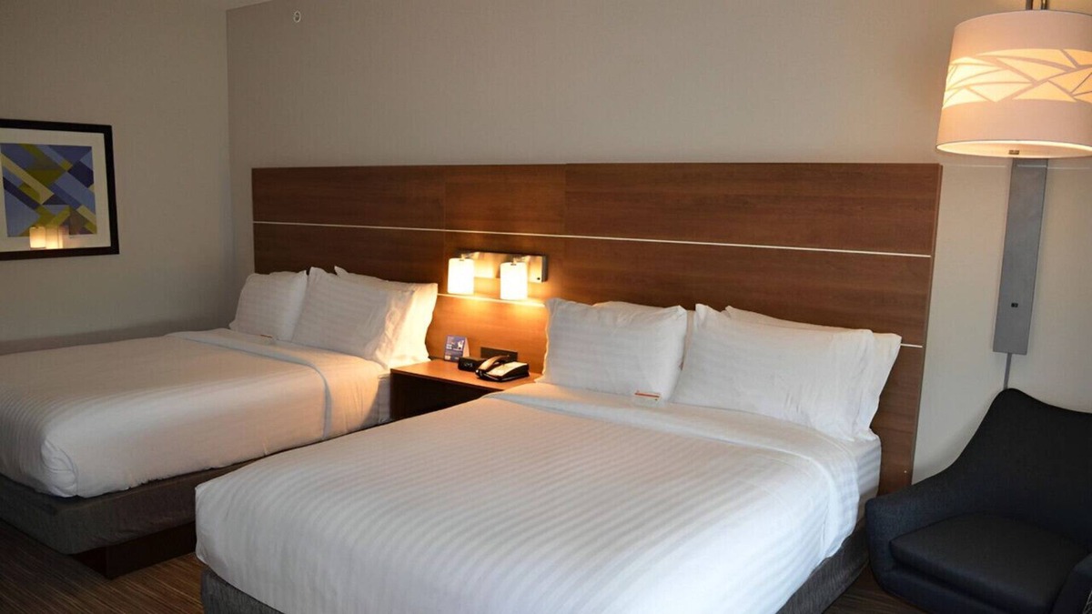 University Place House | Incredibly Cozy Suite for Groups!Free Breakfast