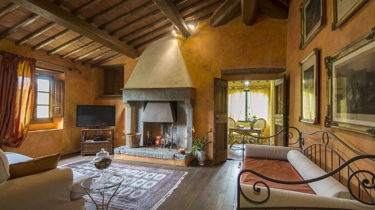 Terranuova Bracciolini House | Independent villa in the heart of Tuscany, sleeps 14, 6 bedrooms, 5 bathrooms