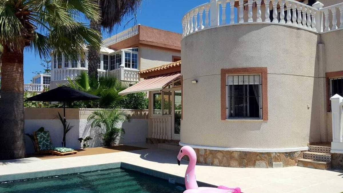 Torre de la Horadada Ski Chalet | Independent chalet, in the tower, very close to the beach
