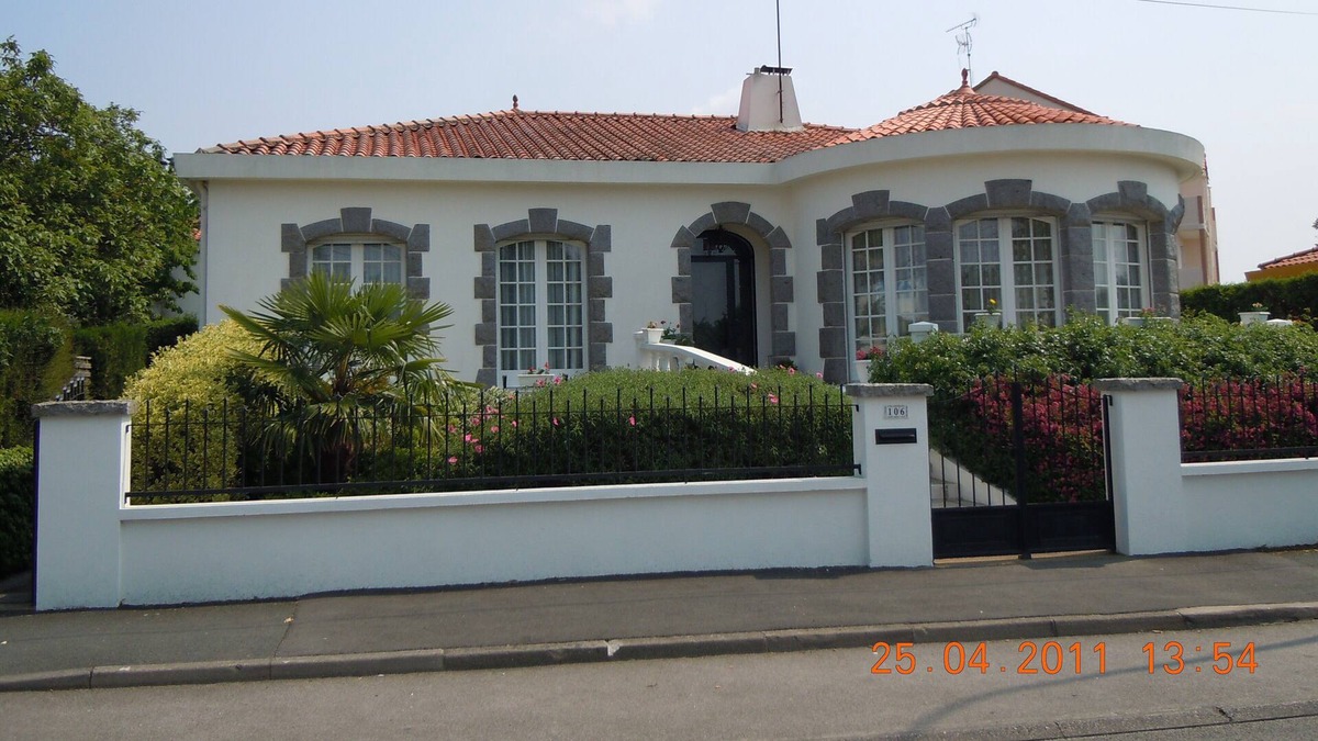La Roche-sur-Yon Apartment | Independent apartment in pretty house well located in Roche s / Yon and in Vendée