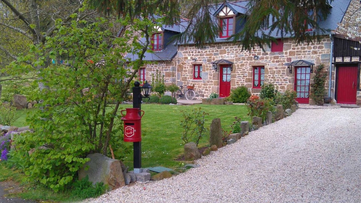 Breel Cottage | Independent house in Swiss Normandy with garden and authentic charm