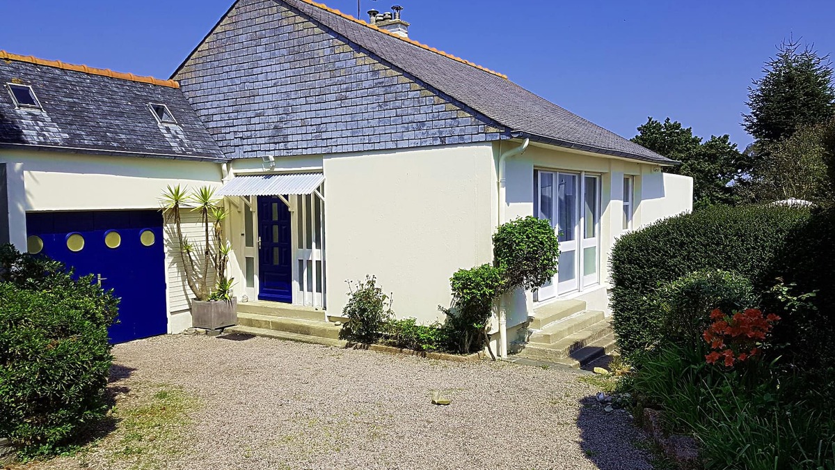 Perros-Guirec Cottage | Independent gîte in the center of Perros ~ Beach on foot ~ enclosed garden