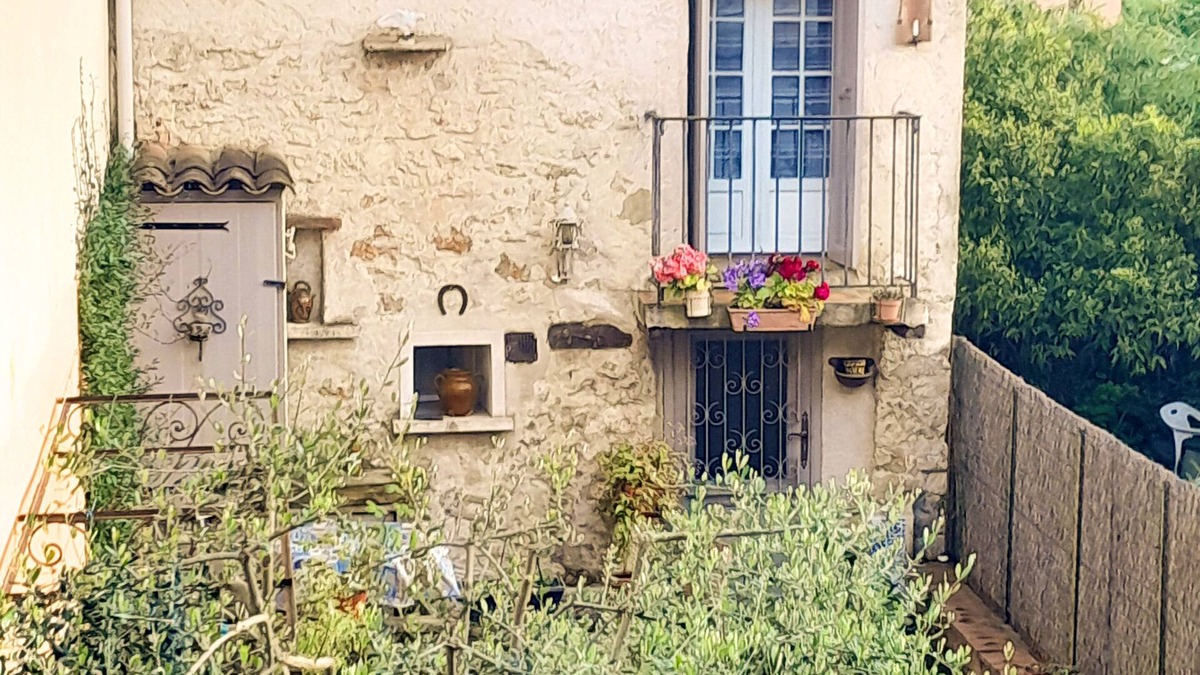 Le Rouret House | Independent guest house for a romantic getaway