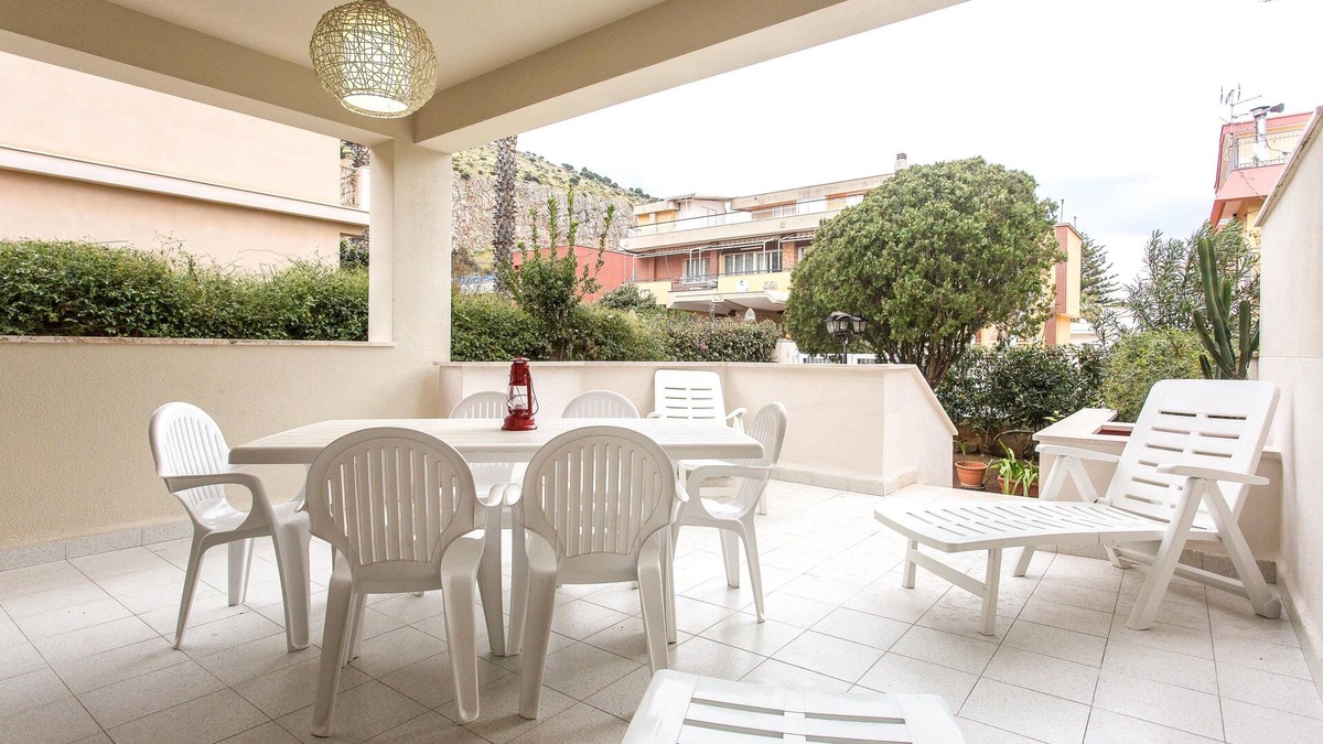Mondello Villa | independent villa located a few minutes walk from the beach in quiet area