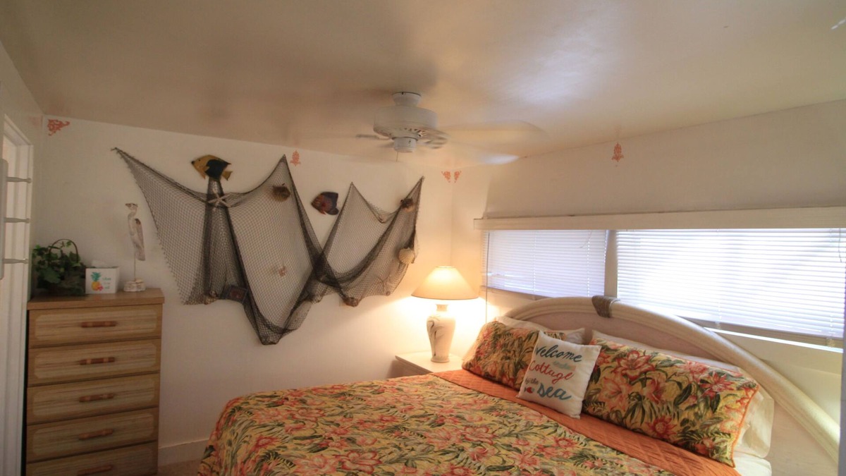 St. Lucie Village Cottage | Indian River Lagoon Waterfront Cottages, Cottage #4 The Flounder, I Brm King