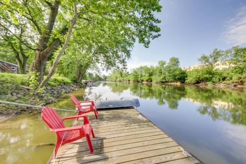 Indianapolis Apartment | Indianapolis Riverfront Retreat with Shared Dock!