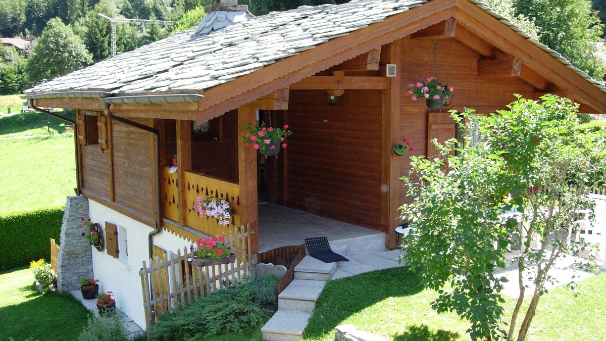 Les Bossons Ski Chalet | Individual CHALET on enclosed land (classified 3 trees)