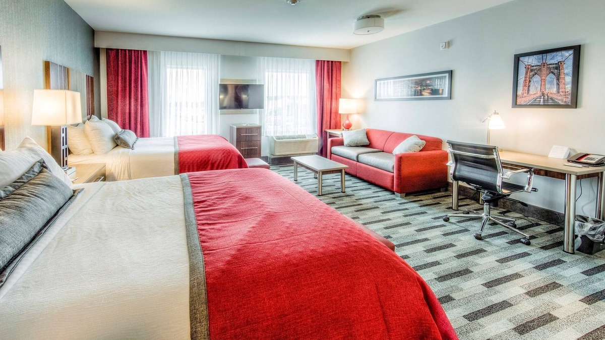 Columbus Apartment | Indoor Pool + 24 Hour Business Center | Studio Suite Only 1 Mile from OSU!