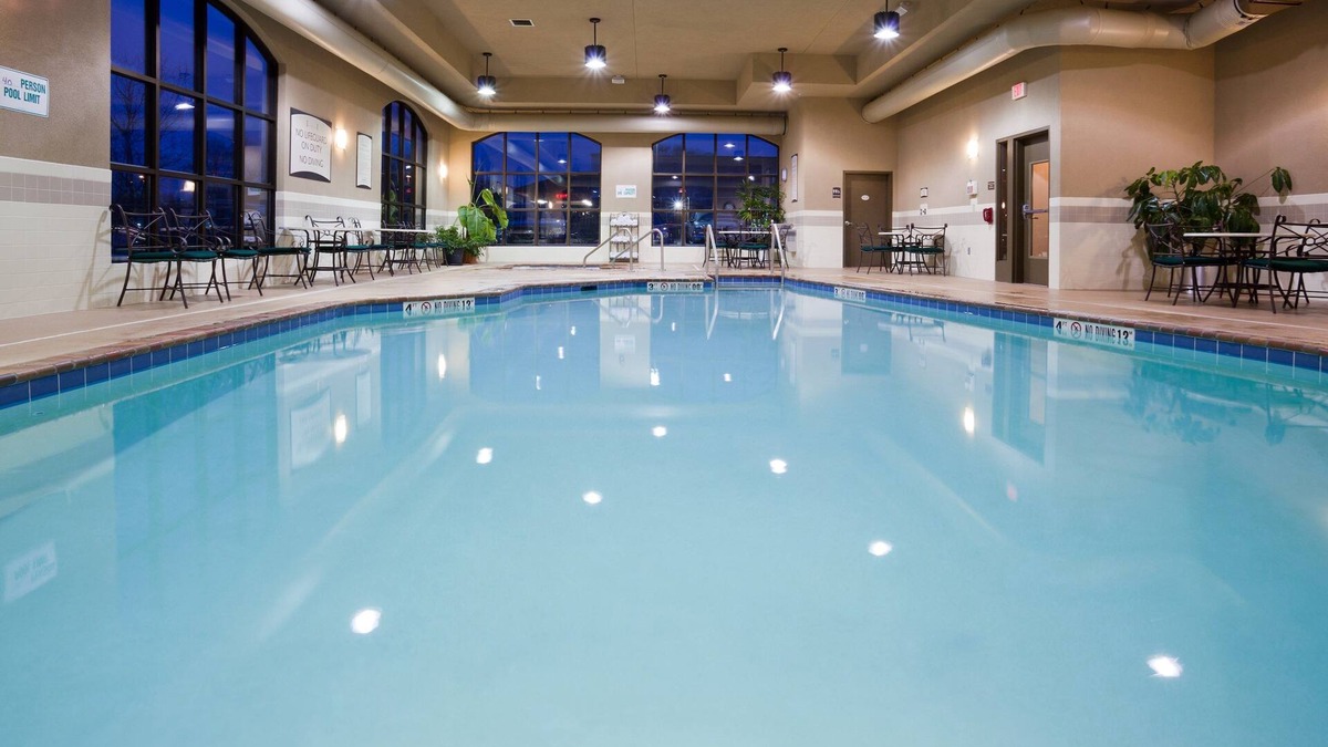 Franklin Condo | Indoor Pool + Hot Tub | Close to the Airport!