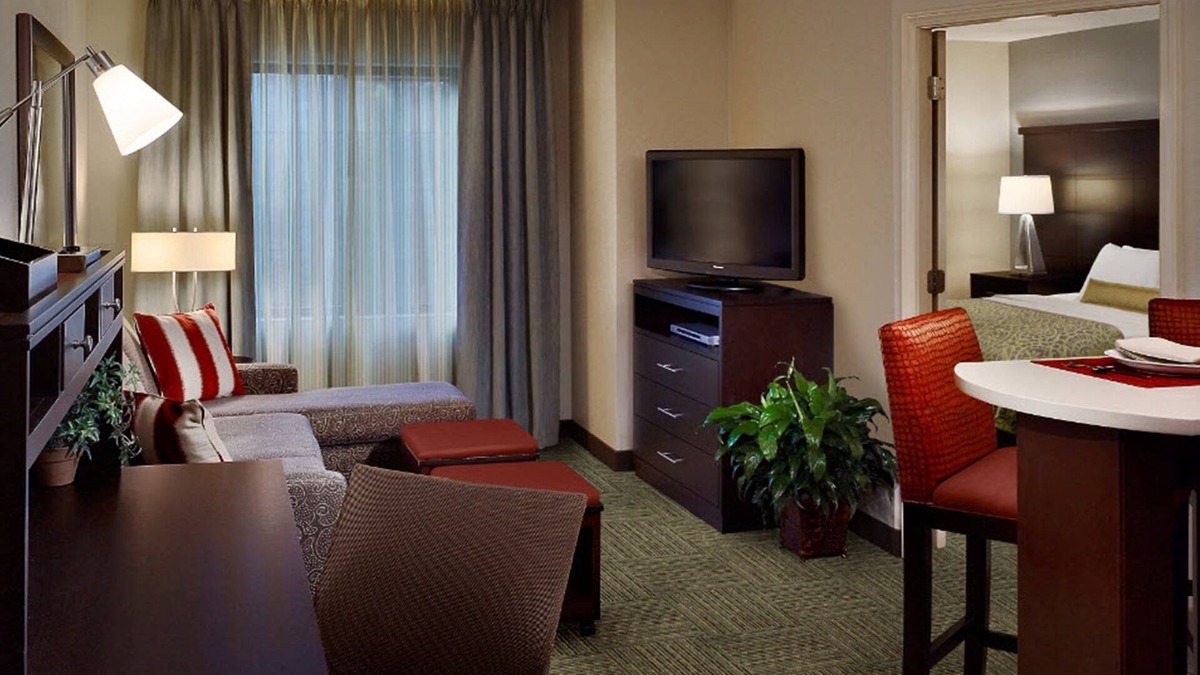 Dearborn Condo | Indoor Pool, Hot Tub, Free Wi-Fi, Free Breakfast | Great Suite