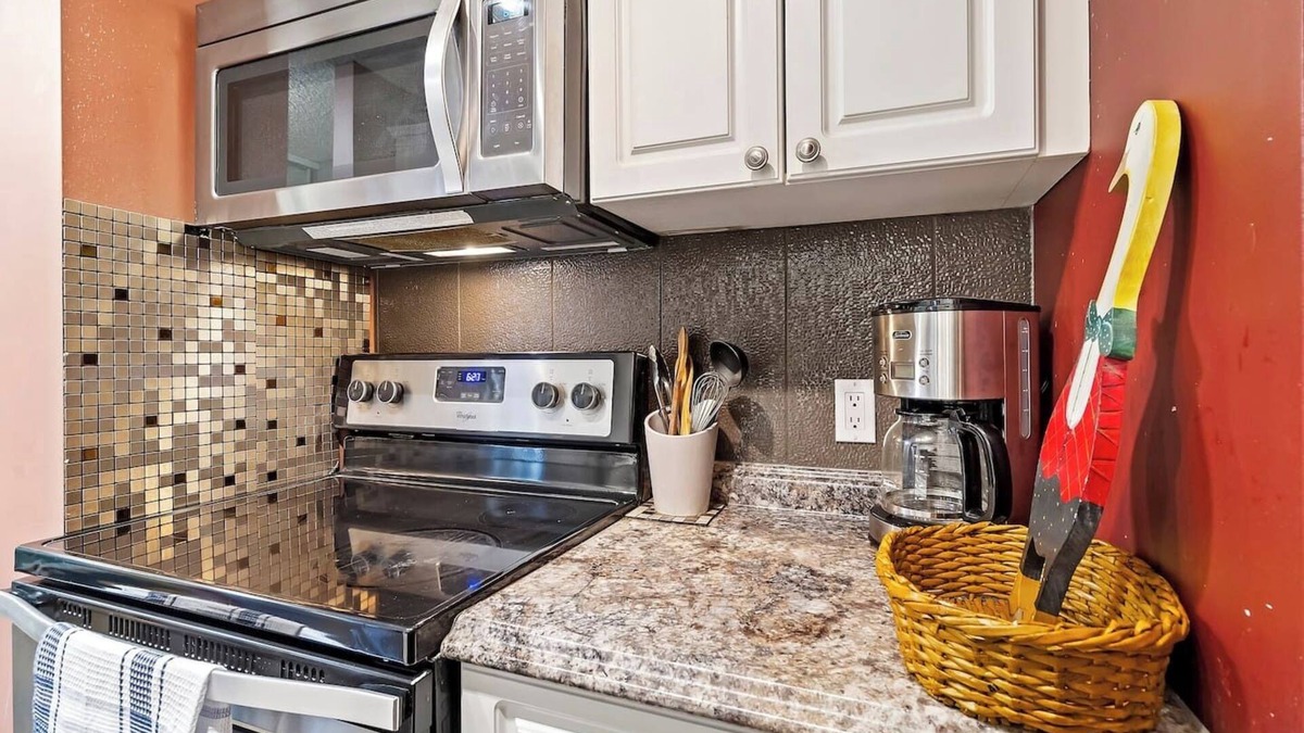 Varsity Apartment | IndoorPool*MountainView*C-train* UC*SAIT*Banff*