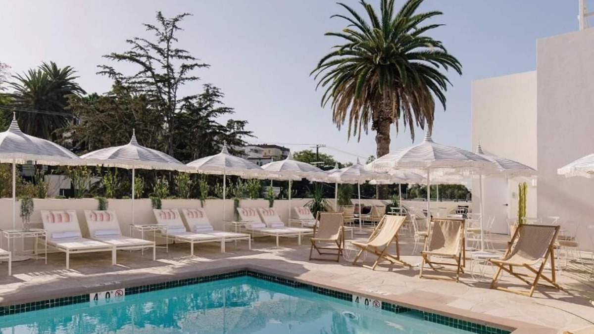 Sunset Junction House | Indulge In An Unforgettable Getaway Experience! 4 Relaxing Units, Pets Allowed