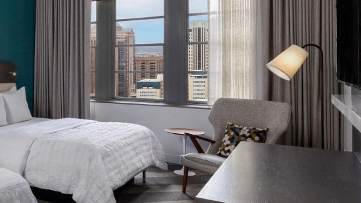 Downtown Houston Hotel | Indulge in Comfort & Style! 4 Spacious Units for Groups, Pets Allowed!