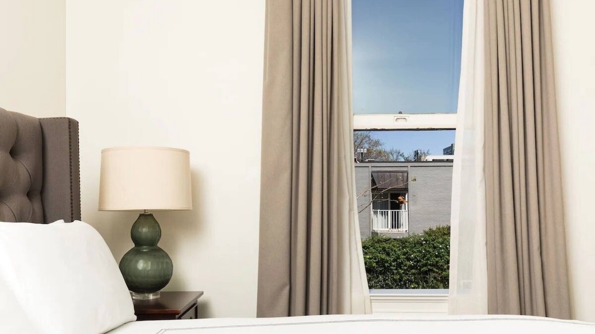 West Campus Hotel | Indulge in Historic Charm & Modern Amenities – Boutique Hotel Experience