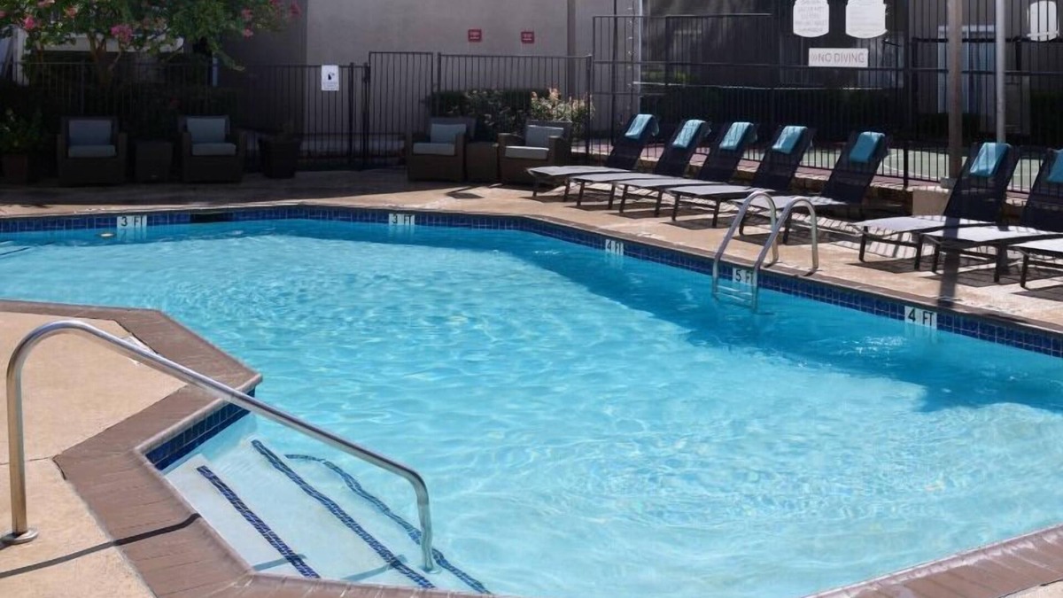 Dallas Apartment | Indulge in Home Like Comfort! Parking, Pool, Close to Dallas Museum of Art