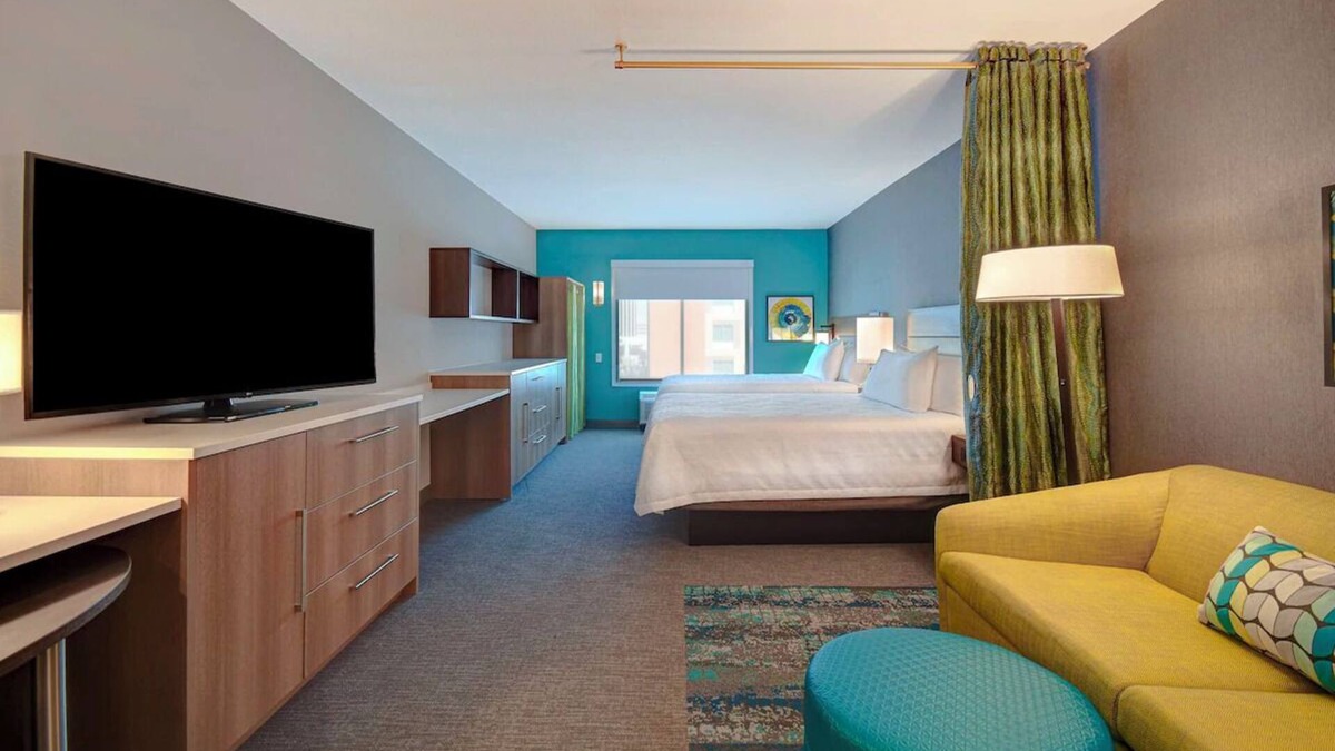 Downtown Tucson Hotel | Indulge in Home Like Comfort! Pool, Kitchen, Free Breakfast, Pets Allowed!
