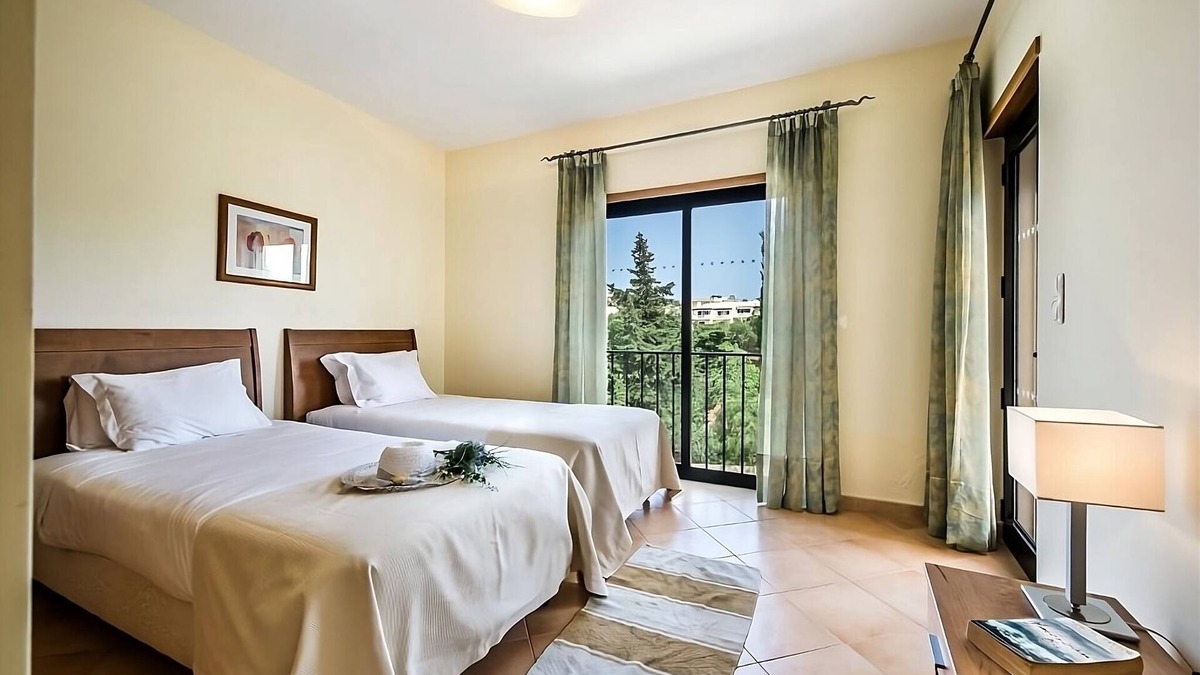 Praia da Luz Hotel | Indulge in Home-Like Comfort! Outdoor Swimming Pools, Close to Burgau Beach!