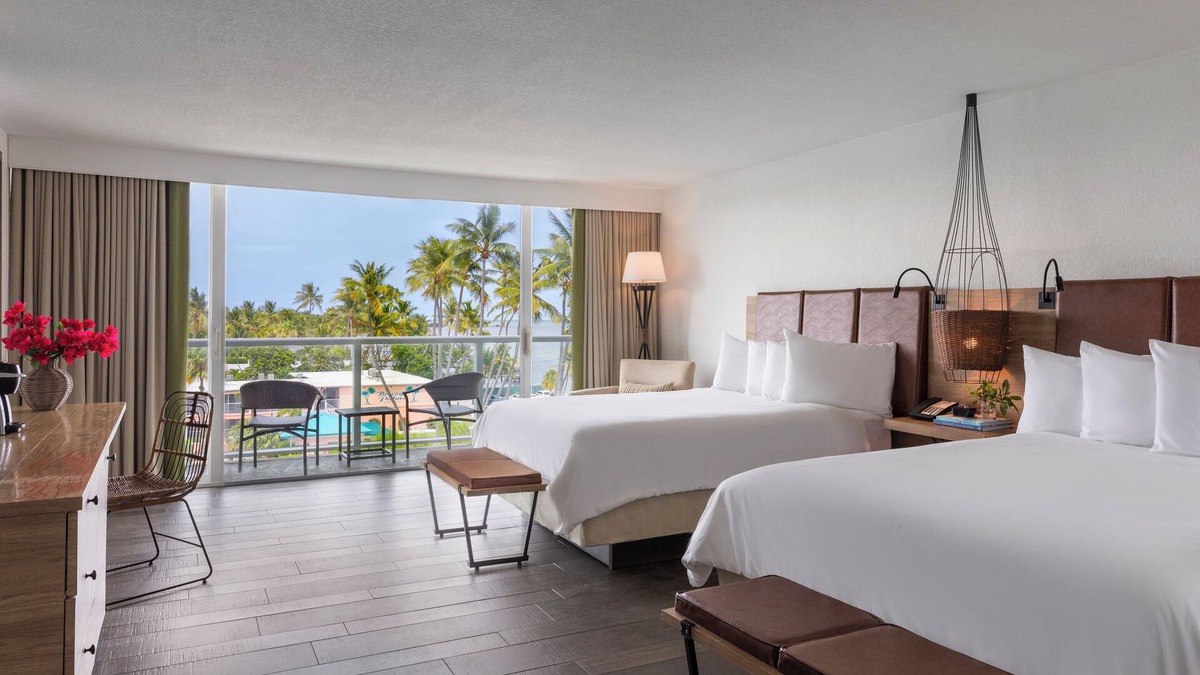 Islamorada Hotel | Indulge in Home Like Comfort! 4 Pleasant Units, Free Parking, Onsite Pool
