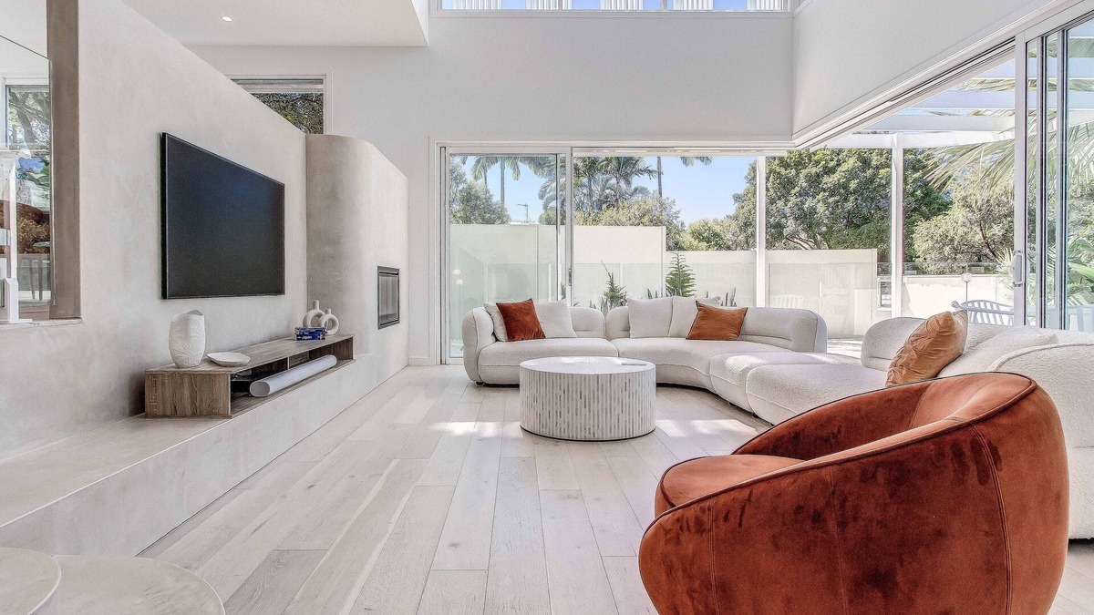 Mermaid Waters Apartment | Indulge in luxury in Mermaid Waters, where a brand new bespoke home awaits you!