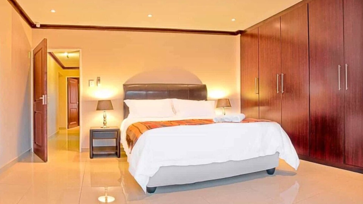 Windhoek House | Indulge in Relaxing Views! 2 Spacious Villas w/ Garden View, Full Kitchen!