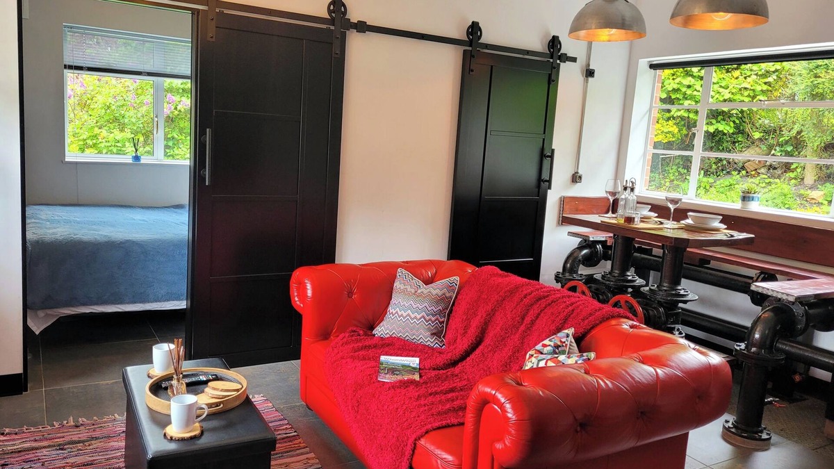 Coalbrookdale House | Industrial | Entire House | Air-Con | Pet-Friendly | Enclosed | Ironbridge Gorge