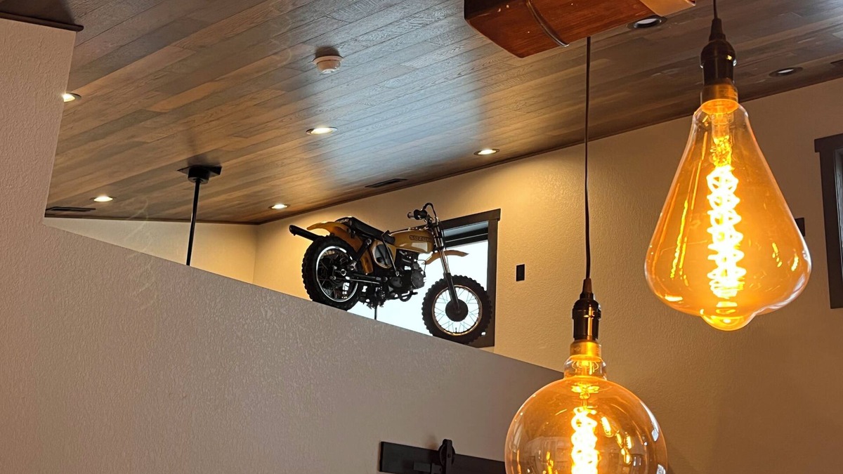 Piedmont House | Industrial style 2- bedroom: garage, hot tub, AC, Fireplace, Wi-Fi!