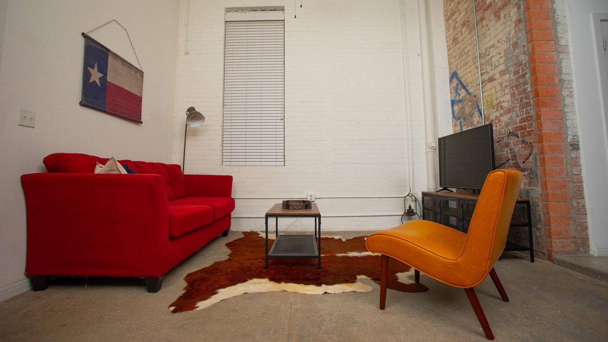 San Antonio Apartment | Industrial & Stylish |5★ Location, ♛Queen Bed, Pkg