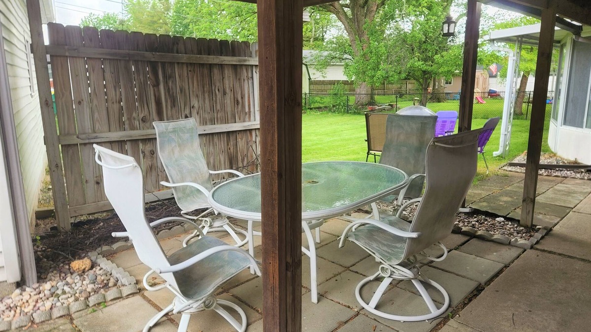 Speedway House | Indy Speedway House: 0.4 mile Walk to IMS, 4 miles to D/T Indy