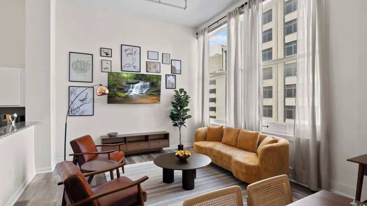 Downtown Indianapolis Apartment | IndyUrbanNest Sleeps8 Skywalk Convention Ctr