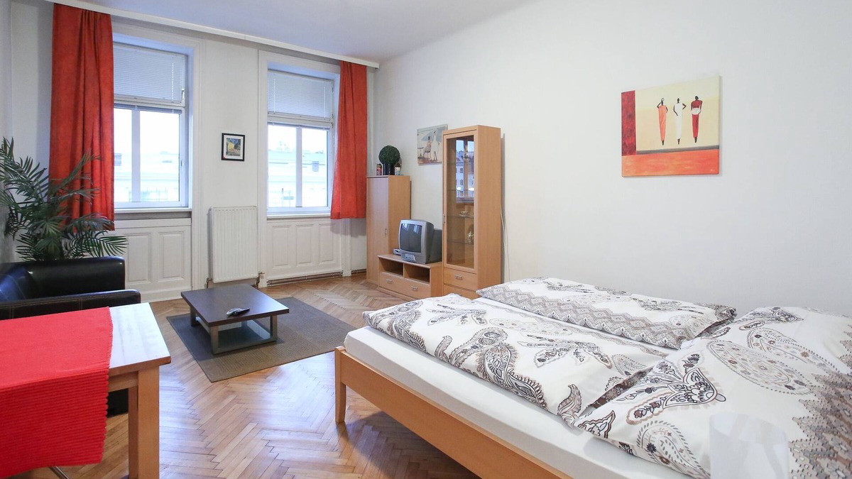 Josefstadt Apartment | Inexpensive, practical 1-room apartment with a great local scene nearby