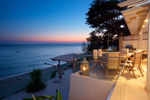 Lassi House | Infinity Beach House by KLV