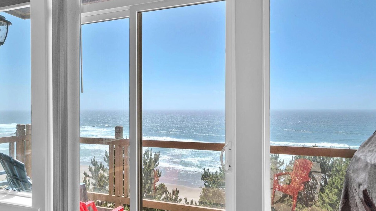 Lincoln City House | Infinity View - Ocean Front