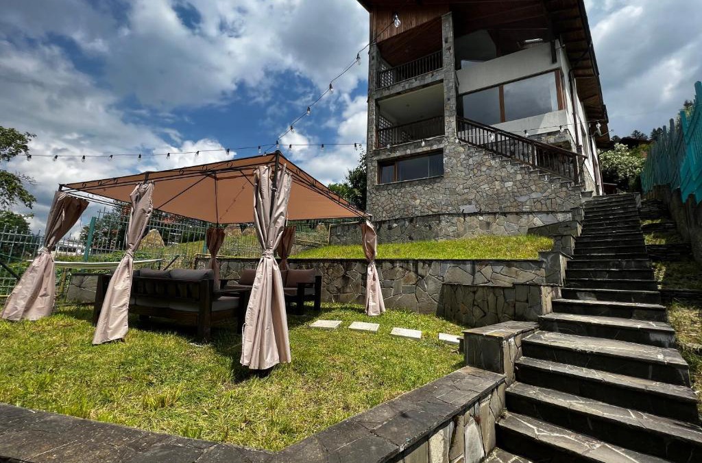 Busteni Villa | Infinity Villa
