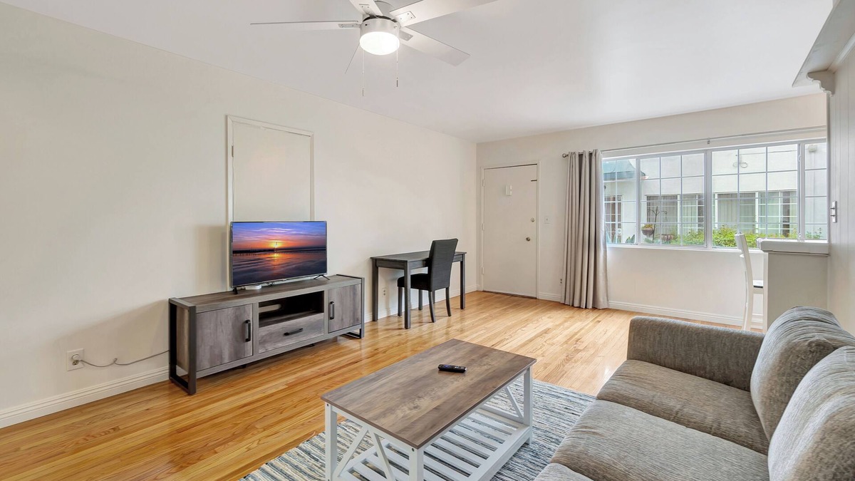Mar Vista Apartment | Ing1 - Charming 2-bedroom apartment in delightful Los Angeles with WiFi