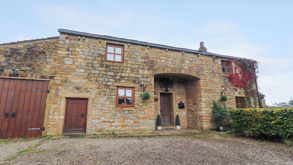 Burnley House | INGHAMS BARN, pet friendly, luxury holiday cottage in Burnley